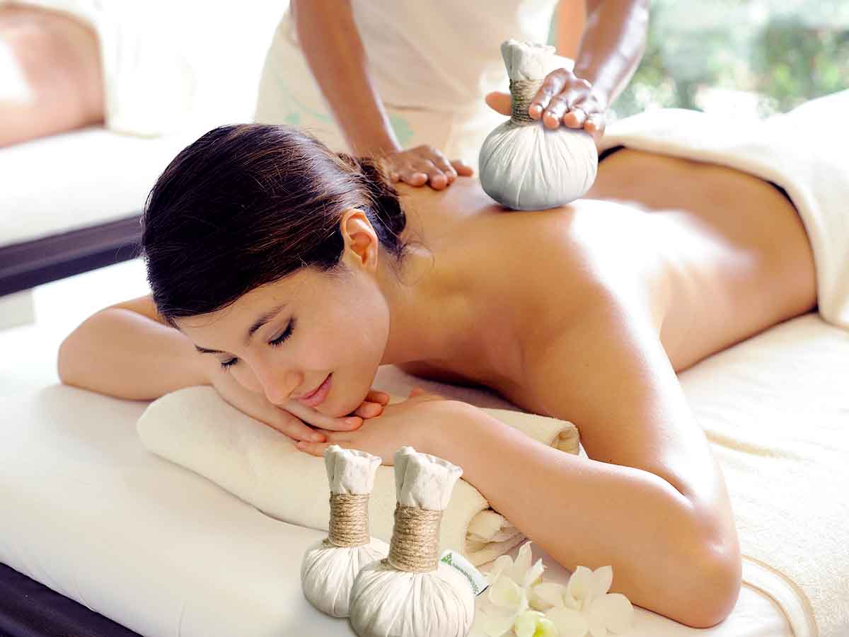 massage banh chuom thao duoc