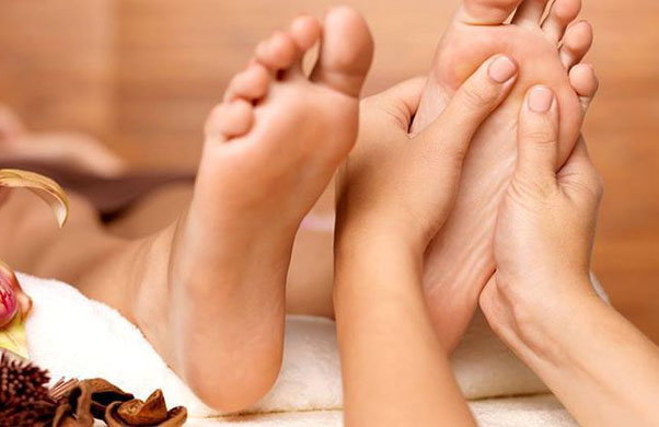 khoa hoc cham soc da chan foot massage