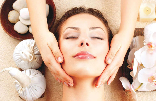 khoa hoc cham soc da mat massage facial