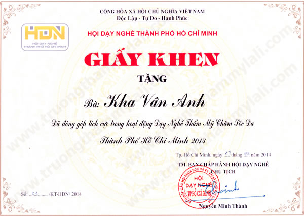 giay khen truong day nghe tham my cham soc da